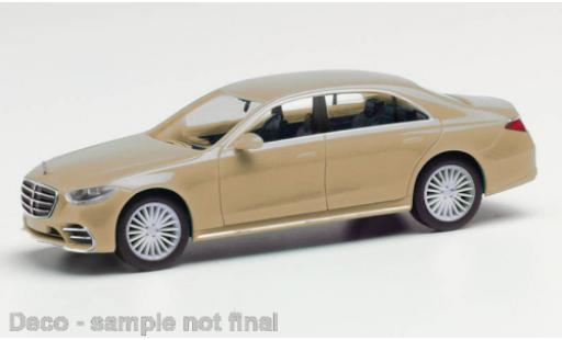 Miniature Mercedes CLA 1/87 Herpa S-classe metallise beige Mercedes CLA 1/87 Herpa S-classe metallise beige miniature