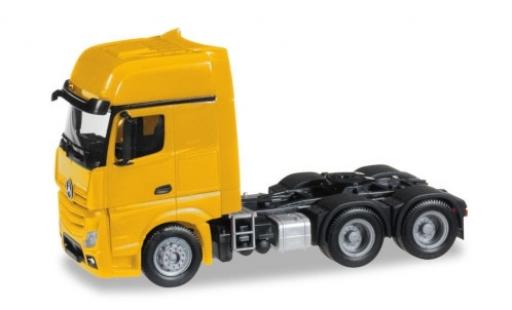 Miniature Mercedes Actros 1/87 Herpa Gigaspace 6x4 jaune Solozugmaschine Mercedes Actros 1/87 Herpa Gigaspace 6x4 jaune Solozugmaschine miniature