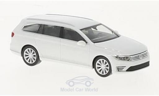 Miniature Volkswagen Passat 1/87 Herpa Variant GTE blanche Volkswagen Passat 1/87 Herpa Variant GTE blanche miniature