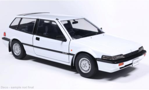 Honda Accord 1/24 WhiteBox Aerodeck blanche 1986 1:24 miniature