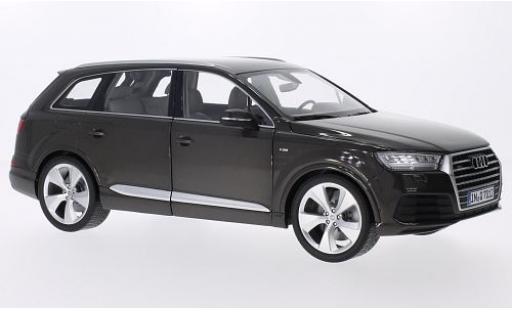 Miniature Audi Q7 1/18 Minichamps metallise marron Audi Q7 1/18 Minichamps metallise marron miniature