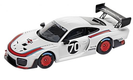 Miniature Porsche 991 GT2 RS 1/18 Minichamps 935 blanche/Dekor No.70 Martini 2018 Basis: 911 GT2 RS (.2) Porsche 991 GT2 RS 1/18 Minichamps 935 blanche/Dekor No.70 Martini 2018 Basis: 911 GT2 RS (.2) miniature