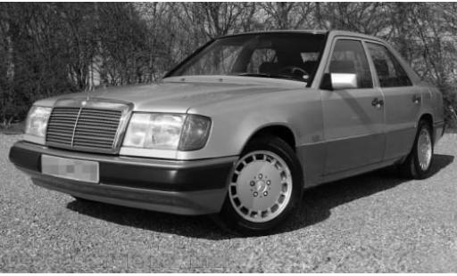 Mercedes 230 1/18 I Norev E (W124) metallise beige 1:18 miniature