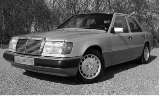 Mercedes 230 1/18 I Norev E (W124) metallise turquoise 1:18 miniature