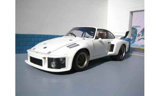 Porsche 935 Base 1/18 Exoto works blanche miniature