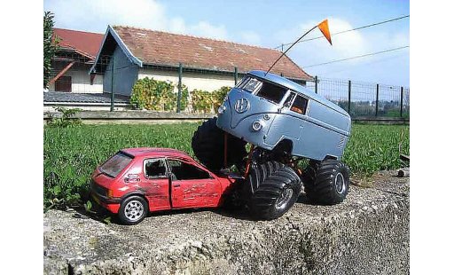 Volkswagen Combi Base 1/18 Solido big foot miniature