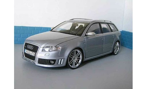 Audi RS4 avant 1/18 Minichamps grise miniature