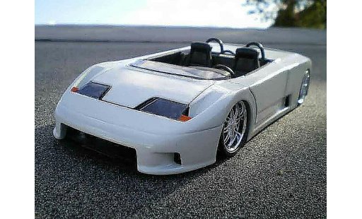Bugatti EB110 barquette 1/18 Burago blanche miniature