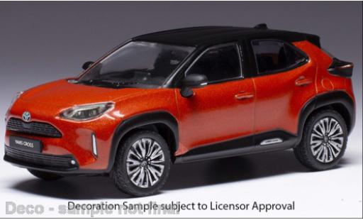 Toyota Yaris 1/43 IXO Cross metallise orange 2022 miniature