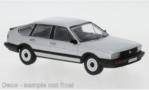 Volkswagen Passat 1/43 IXO B2 d 1985 miniature