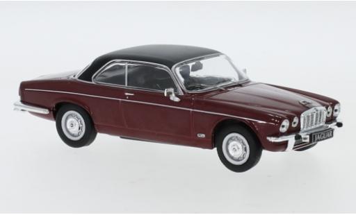 Miniature Jaguar XJ 1/43 IXO 12 C rouge/noire RHD 1976 Jaguar XJ 1/43 IXO 12 C rouge/noire RHD 1976 miniature