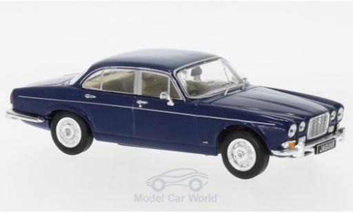 Miniature Jaguar XJ 1/43 IXO MKI bleue RHD 1972 Jaguar XJ 1/43 IXO MKI bleue RHD 1972 miniature