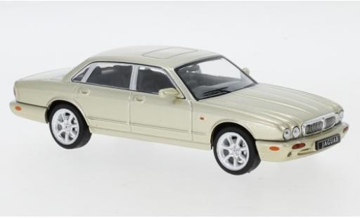 Miniature Jaguar XJ 1/43 IXO 8 (X308) metallise beige RHD 1998 Jaguar XJ 1/43 IXO 8 (X308) metallise beige RHD 1998 miniature