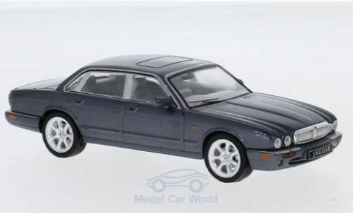 Miniature Jaguar XJ 1/43 IXO 8 (X308) metallise grise RHD 1998 Jaguar XJ 1/43 IXO 8 (X308) metallise grise RHD 1998 miniature