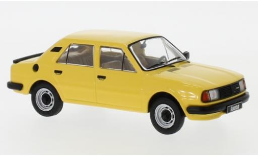 Miniature Skoda 120 1/43 IXO L jaune 1983 Skoda 120 1/43 IXO L jaune 1983 miniature