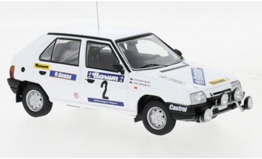 Skoda Favorit 1/43 IXO 136L No.2 Rallye Vala&scaron;ska&aacute; Zima 1989 1:43 miniature