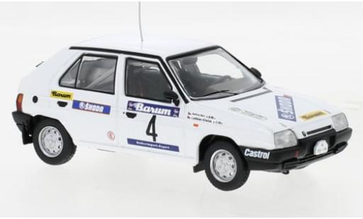 Skoda Favorit 1/43 IXO 136L No.4 Rallye Vala&scaron;ska&aacute; Zima 1989 1:43 miniature