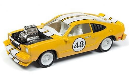 Miniature Ford Mustang 1/64 Johnny Lightning II Cobra metallise jaune/blanche The Spoilers 1976 tuning sans Vitrine Ford Mustang 1/64 Johnny Lightning II Cobra metallise jaune/blanche The Spoilers 1976 tuning sans Vitrine miniature
