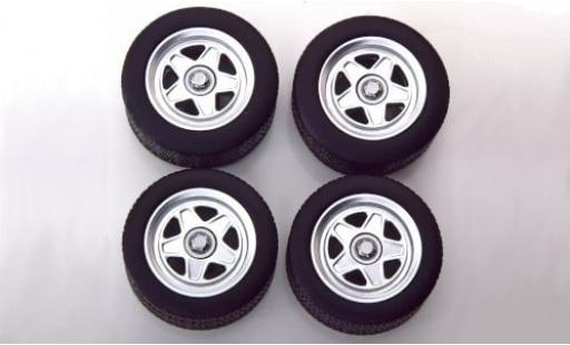 Miniature Ferrari Testarossa 1/18 KK Scale Zubehör Reifen- und Felgenset: 1:18 Ferrari Testarossa 1/18 KK Scale Zubehör Reifen- und Felgenset: 1:18 miniature