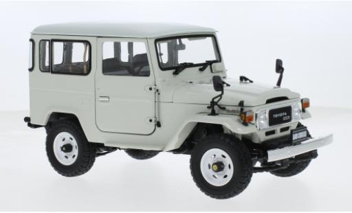Miniature Toyota Land Cruiser 1/18 Kyosho 40 Van (BJ42V) blanche 1:18 Toyota Land Cruiser 1/18 Kyosho 40 Van (BJ42V) blanche 1:18 miniature