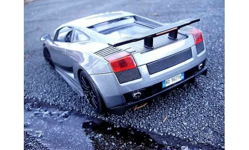 Lamborghini Gallardo Superleggera 1/18 Maisto grise foncee miniature