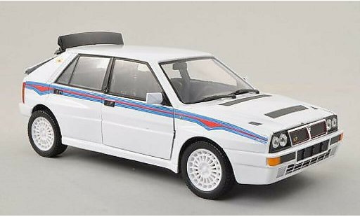 Lancia Delta HF Integrale Evoluzione II 1/24 Burago EVO 2 blanche avec Dekor miniature