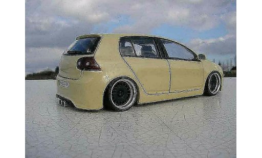 Volkswagen Golf GTI 1/18 Burago german look miniature