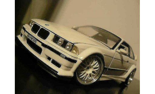 Bmw M3 coupe 1/18 Ut Models GTR E36 blanche jantes bbs bords larges miniature