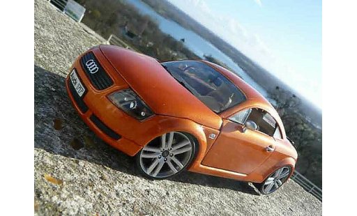 Audi TT coupe 1/18 Revell s-line orange jantes 19 pouces miniature