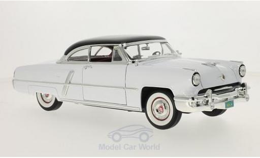 Miniature Lincoln Capri 1/18 Lucky Die Cast blanche/noire 1952 Lincoln Capri 1/18 Lucky Die Cast blanche/noire 1952 miniature