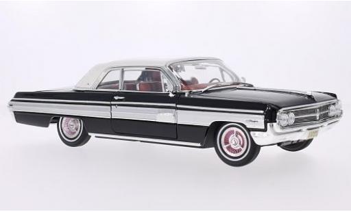 Miniature Oldsmobile Starfire 1/18 Lucky Die Cast Hardtop noire/blanche 1962 Oldsmobile Starfire 1/18 Lucky Die Cast Hardtop noire/blanche 1962 miniature