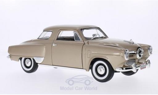Miniature Studebaker Champion 1/18 Lucky Die Cast metallise beige 1950 Studebaker Champion 1/18 Lucky Die Cast metallise beige 1950 miniature