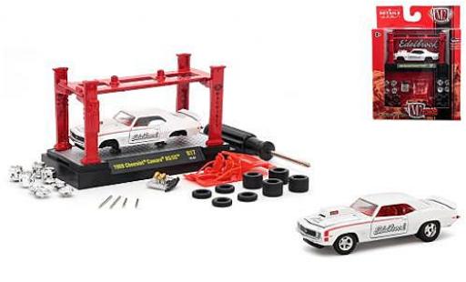 Miniature Chevrolet Camaro 1/64 M2 Machines RS/SS blanche Edelbrock 1969 Model-Kit Kit y compris les 4 Ersatzrädern Chevrolet Camaro 1/64 M2 Machines RS/SS blanche Edelbrock 1969 Model-Kit Kit y compris les 4 Ersatzrädern miniature