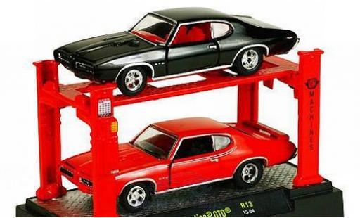 Miniature Pontiac GTO 1/64 M2 Machines 1969 Auto Lift 2er-Set: je 1x noire und rouge sowie Hebebühne Pontiac GTO 1/64 M2 Machines 1969 Auto Lift 2er-Set: je 1x noire und rouge sowie Hebebühne miniature