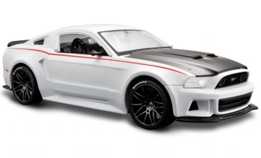 Miniature Ford Mustang 1/24 Maisto Street Racer blanche/matt-noire 2014 Ford Mustang 1/24 Maisto Street Racer blanche/matt-noire 2014 miniature