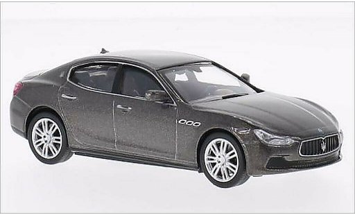 Maserati Ghibli Base 1/43 WhiteBox metallise grise 2013 miniature