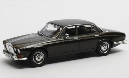 Miniature Daimler Double Six 1/43 Matrix Vanden Plas Series 1 metallise verte/matt-noire RHD 1973 Daimler Double Six 1/43 Matrix Vanden Plas Series 1 metallise verte/matt-noire RHD 1973 miniature