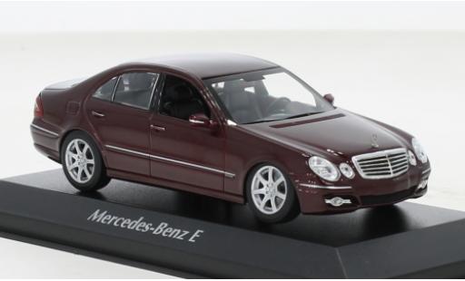 Miniature Mercedes Classe E 1/43 Maxichamps (W211) metallise rouge 2006 Mercedes Classe E 1/43 Maxichamps (W211) metallise rouge 2006 miniature