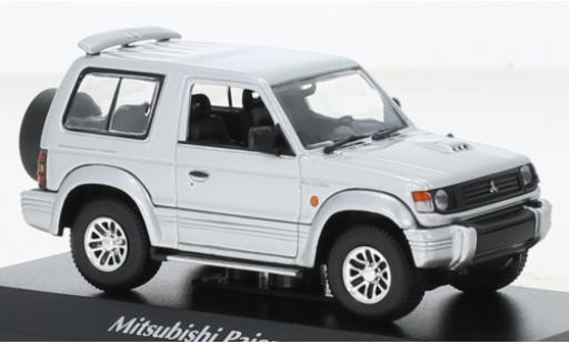 Miniature Mitsubishi Pajero 1/43 Maxichamps SWB grise 1991 Mitsubishi Pajero 1/43 Maxichamps SWB grise 1991 miniature