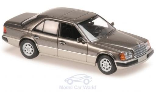 Miniature Mercedes 230 1/43 Maxichamps E (W124) metallise grise 1991 Mercedes 230 1/43 Maxichamps E (W124) metallise grise 1991 miniature