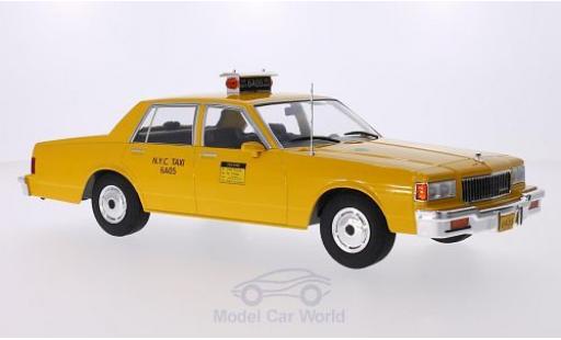 Miniature Chevrolet Caprice Classic 1/18 MCG Sedan jaune NYC Taxi 1985 Türen und Hauben geschlossen Chevrolet Caprice Classic 1/18 MCG Sedan jaune NYC Taxi 1985 Türen und Hauben geschlossen miniature