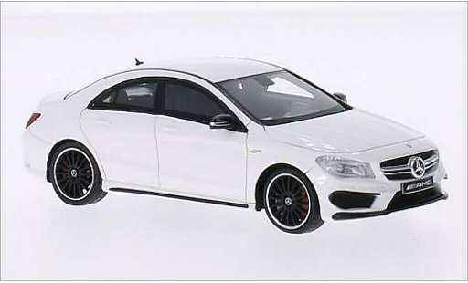 Mercedes CLA Base 1/43 Spark 45 AMG blanche 2014 miniature