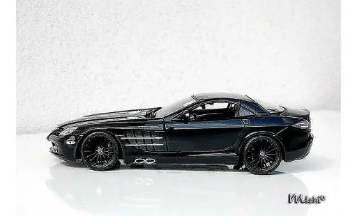 Mercedes SLR Base 1/18 Maisto mac laren black miniature