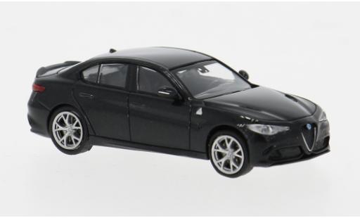 Miniature Alfa Romeo Giulia 1/87 Minichamps Quadrifoglio metallise noire 2017 1:87 Alfa Romeo Giulia 1/87 Minichamps Quadrifoglio metallise noire 2017 1:87 miniature