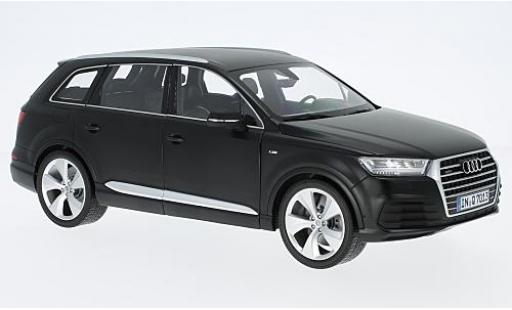 Miniature Audi Q7 1/18 Minichamps matt-noire 2015 Audi Q7 1/18 Minichamps matt-noire 2015 miniature