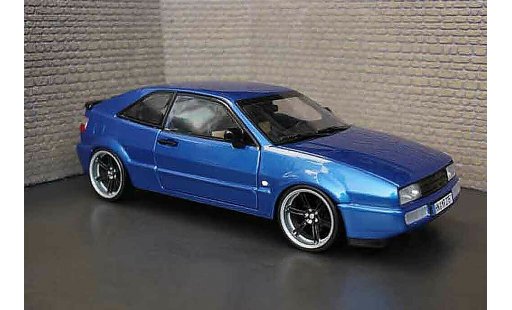 Volkswagen Corrado VR6 1/18 Revell bleu metallized miniature