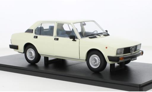 Alfa Romeo Alfetta 1/18 Mitica Berlina 2000L beige 1978 miniature