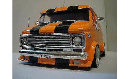 Chevrolet Van fourgon 1/18 Highway 61 orange miniature