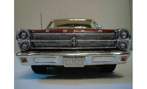Ford Fairlane Berline 1/18 GMP 390 c.i. 4 speed street ember glow miniature