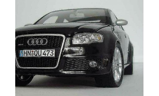 Audi RS4 berline 1/18 Minichamps noire miniature